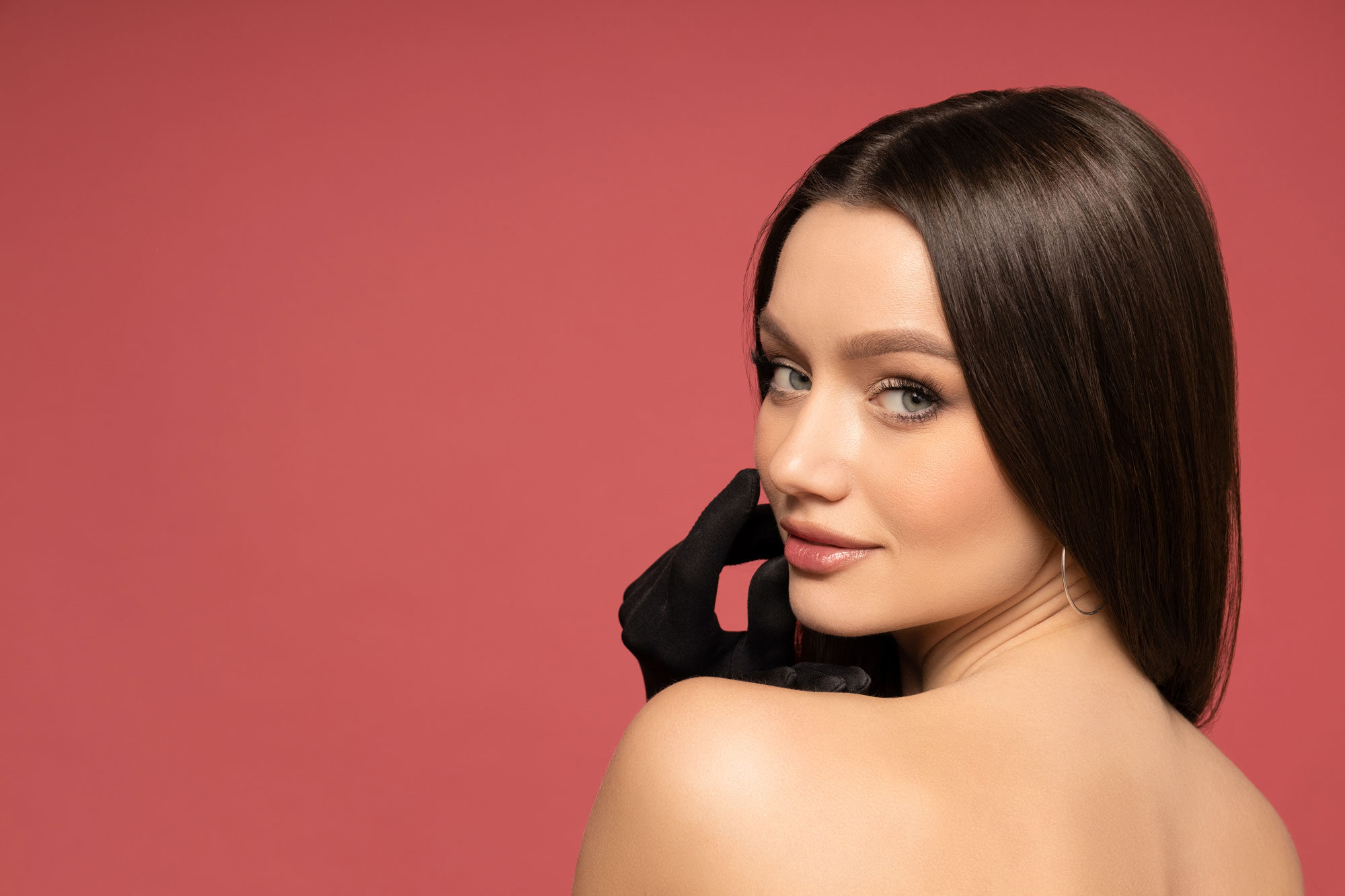 portrait-of-an-attractive-stylish-brunette-girl-2023-11-27-05-16-13-utc-e1701972993422